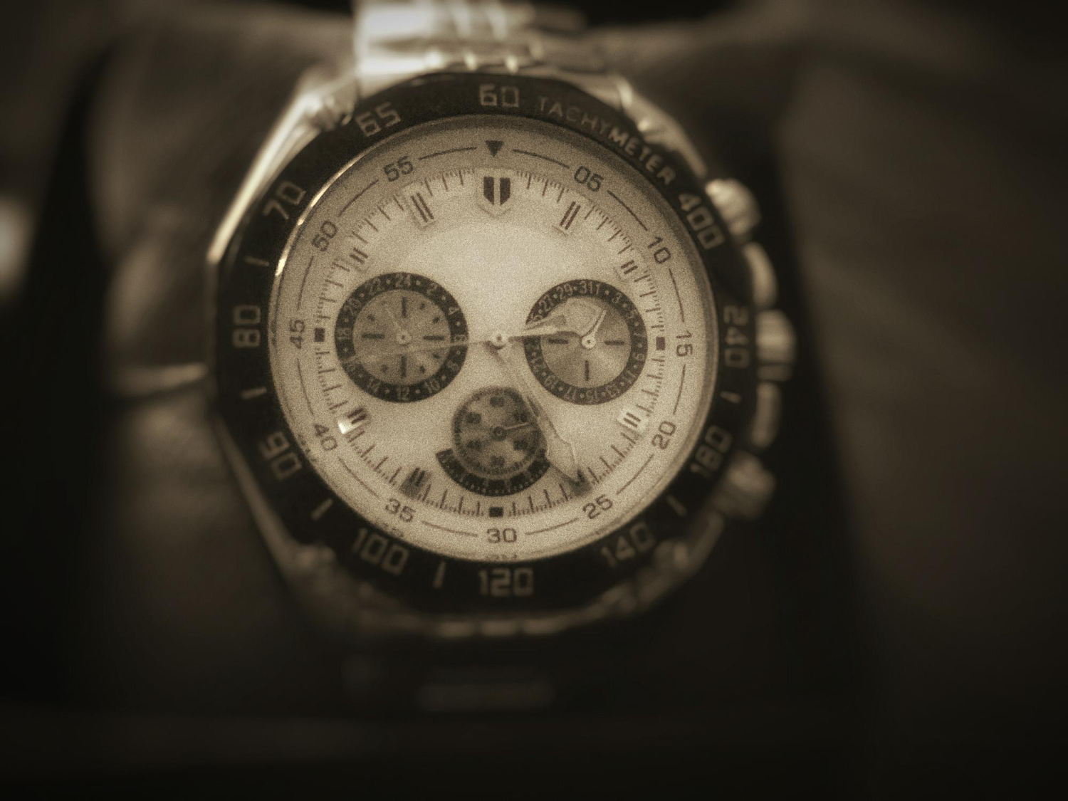 About A&E Watches: Family-Owned Luxury Watch Experts